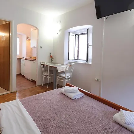 Casa Di Nives アパート